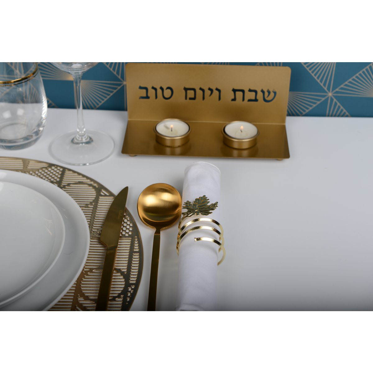 SET OF 4 ROUND OF VINE LEAF TOWELS product view 2